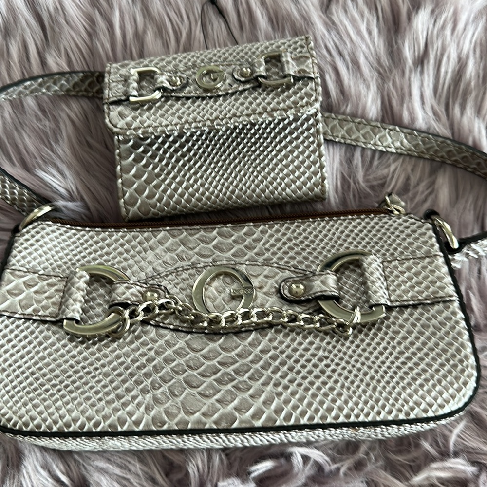 Guess Bag & Wallet - Picture 3 of 14